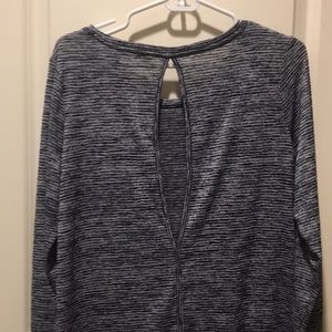 Athleta womens round neck open back long sleeves rib design scoop hem size M